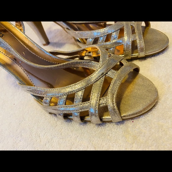 Gently Used Heels By MOOTSIES TOOTSIES - Box 66 - Picture 3 of 7